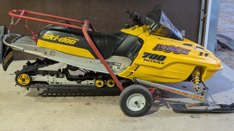 2000 skidoo MXZ 700 long track