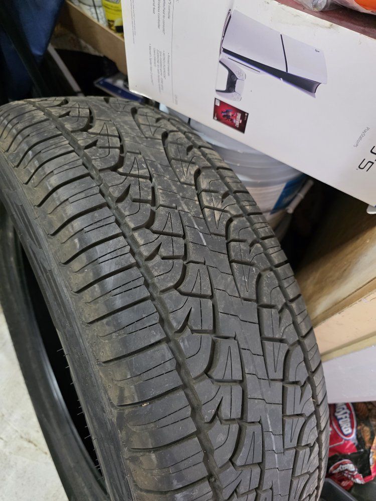 275/60r20 pirelli Scorpion set of 4 tires