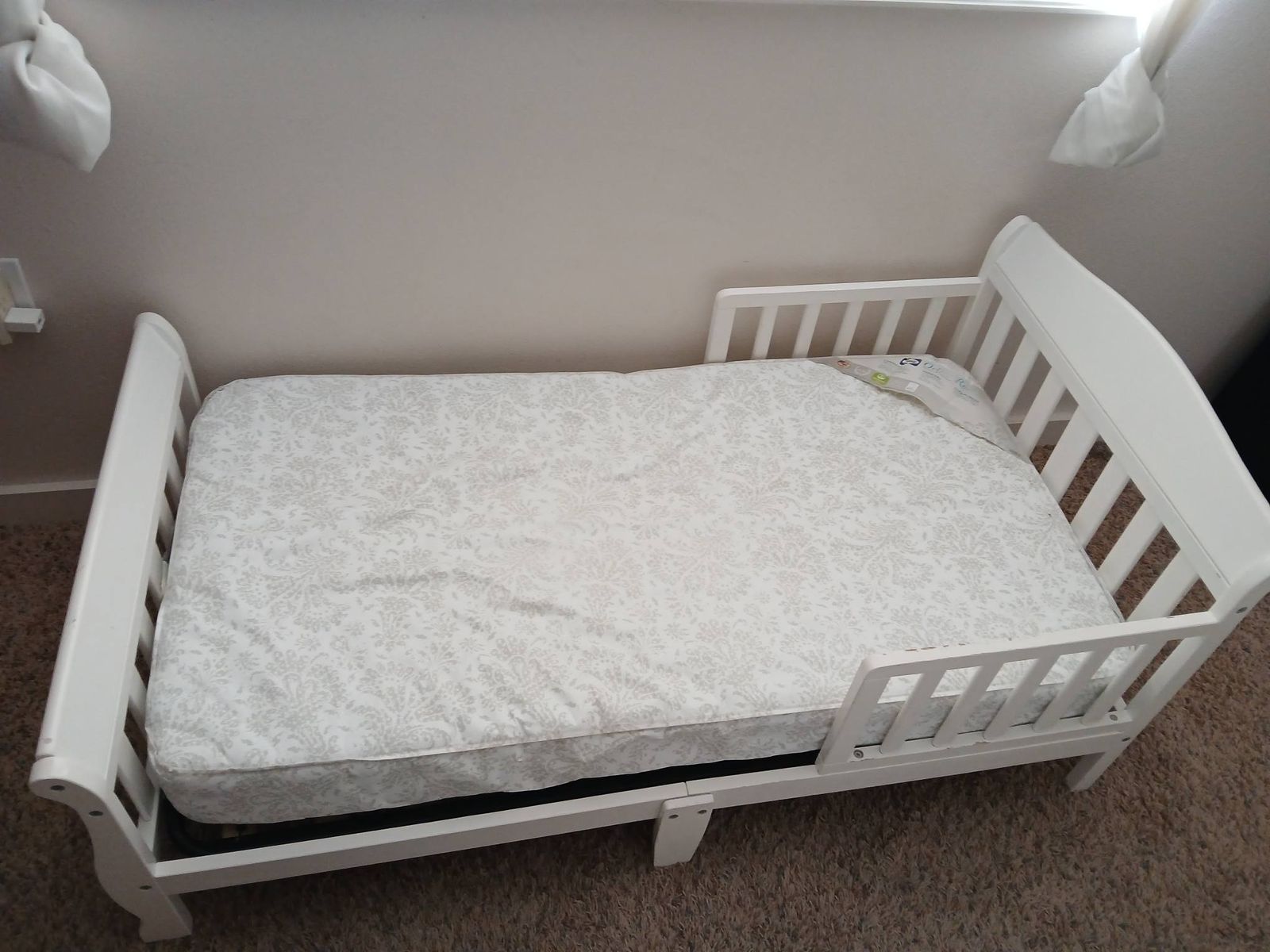 Toddler bed with mattress