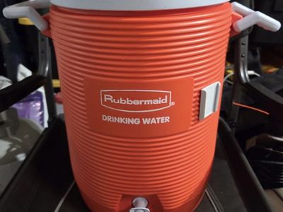 Rubbermaid Orange 5-Gallon Insulated Water Cooler Jug with Spigot