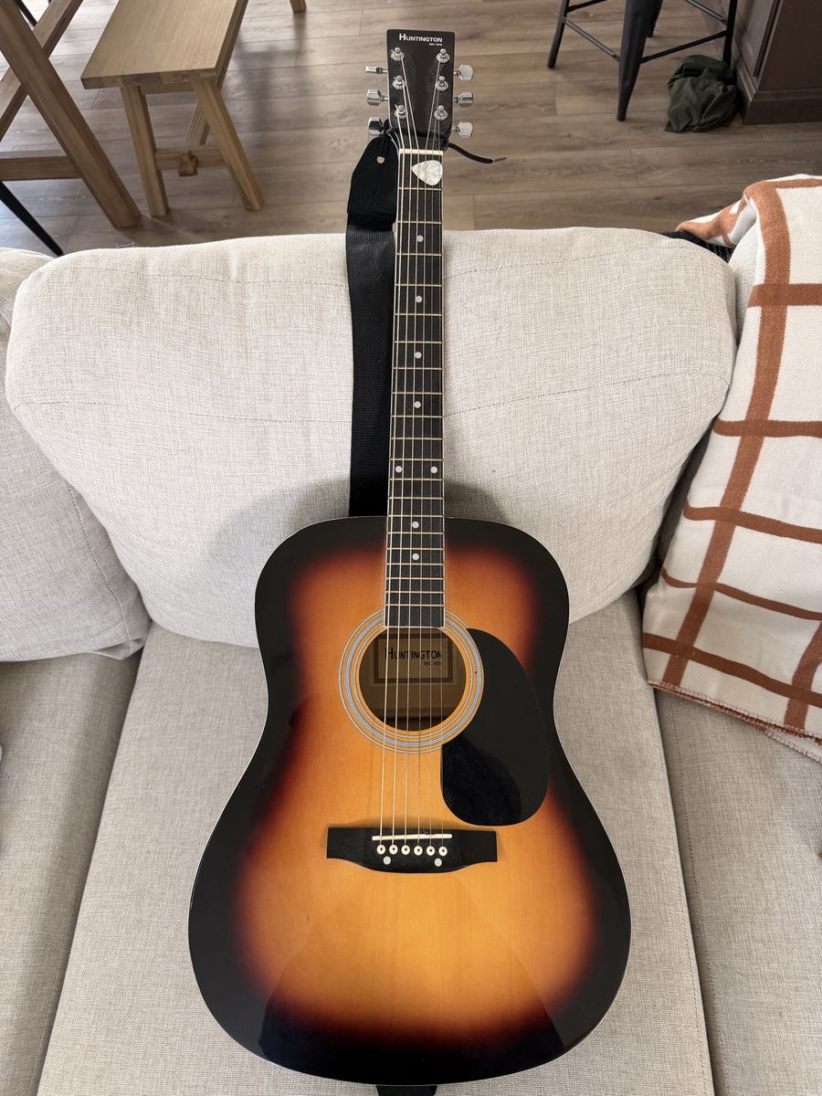 Huntington Est. 1975 Acoustic Guitar - Sunburst