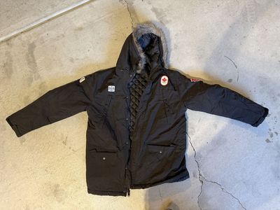Official 2010 Vancouver Winter Olympics Parka (Large)