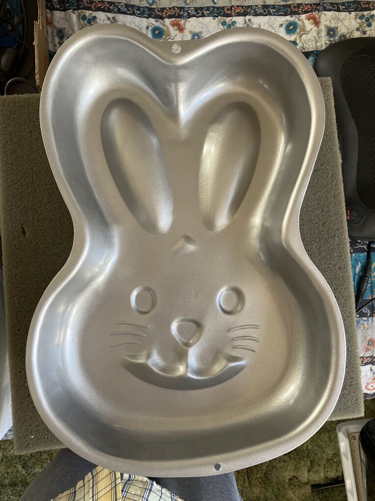 New Wilton Funny Bunny Face Cake Pan 1998