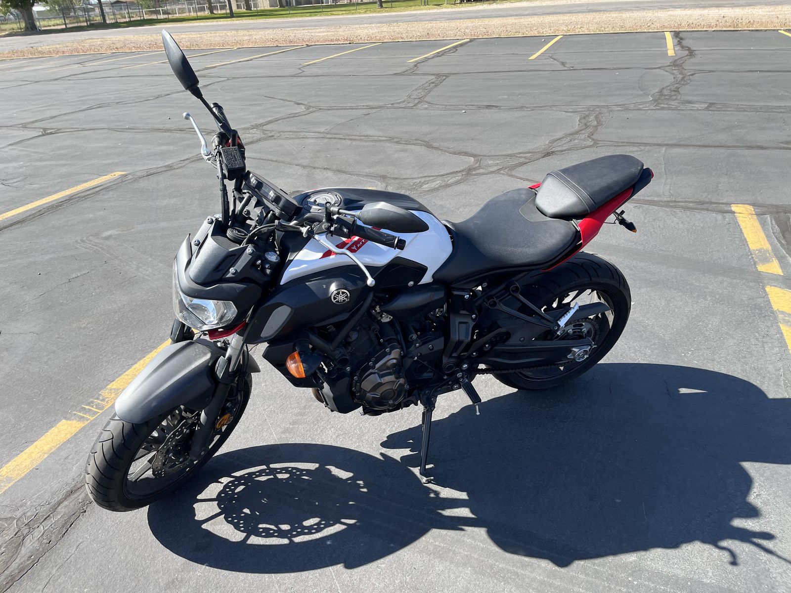 Yamaha mt07 (fz07) (6,129 miles)