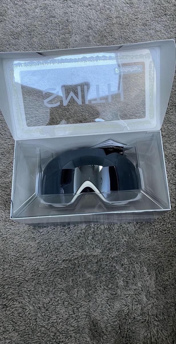 Smith I/O MAG S Snow Goggles - White Vapor, ChromaPop Sun Platinum Mirror & Storm Rose Flash Lenses