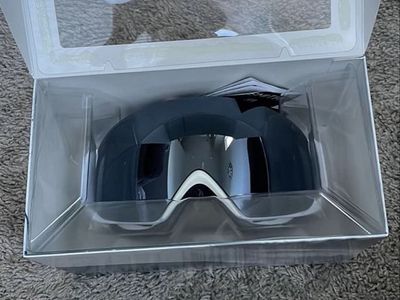 Smith I/O MAG S Snow Goggles - White Vapor, ChromaPop Sun Platinum Mirror & Storm Rose Flash Lenses