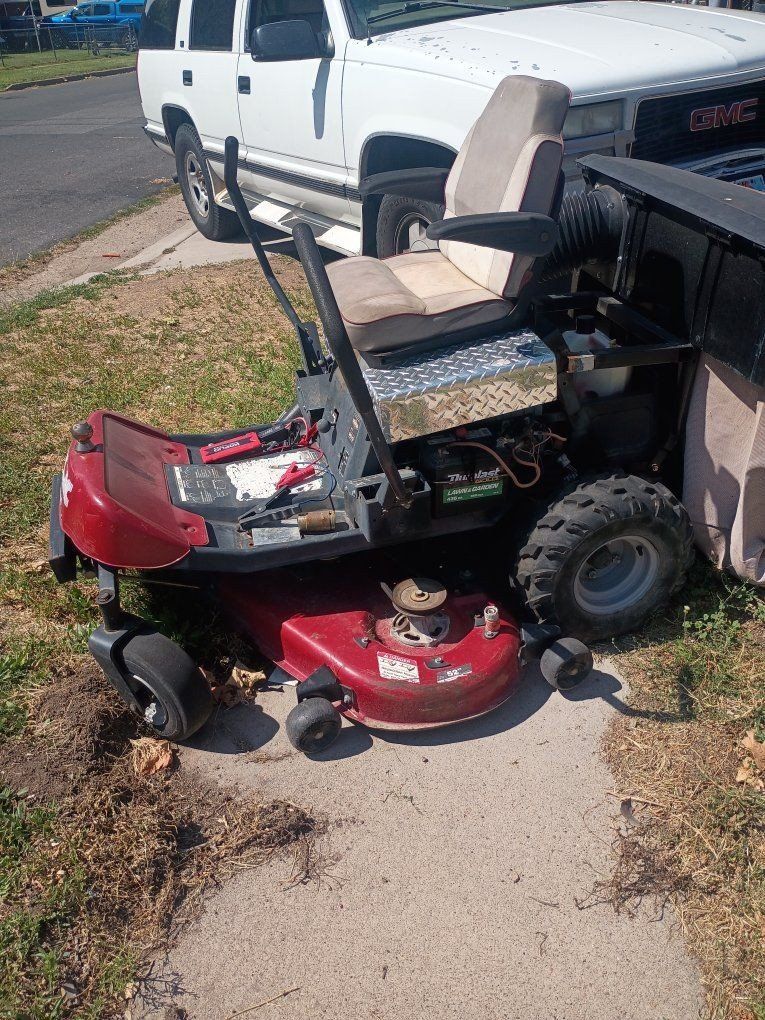 Craftsman - 2012
Zero Turn 
Riding lawn mower