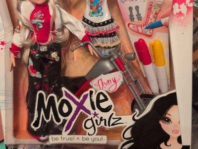 Moxie Girlz Art-titude Avery Doll w/ Motorcycle, Shoes & Design Markers - New in Box