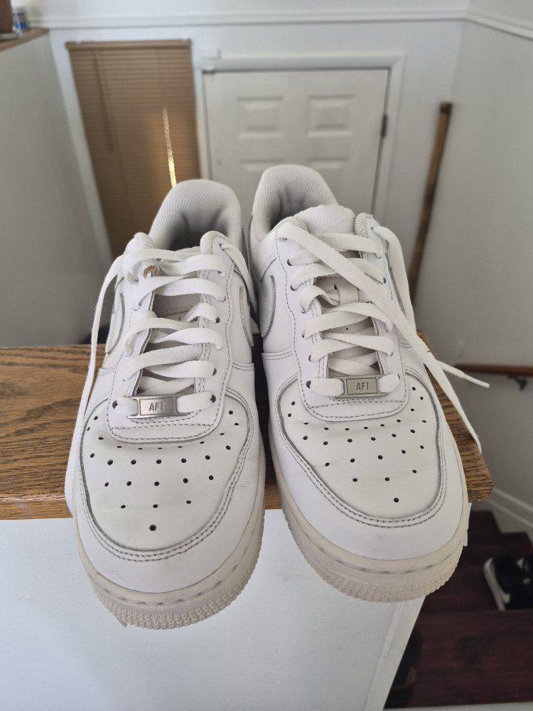 white Nike Air Force 1 Low '07 sneakers  used like new