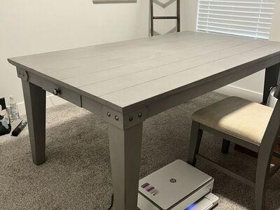 Beautiful Kitchen Table + 4 Chairs + Bench