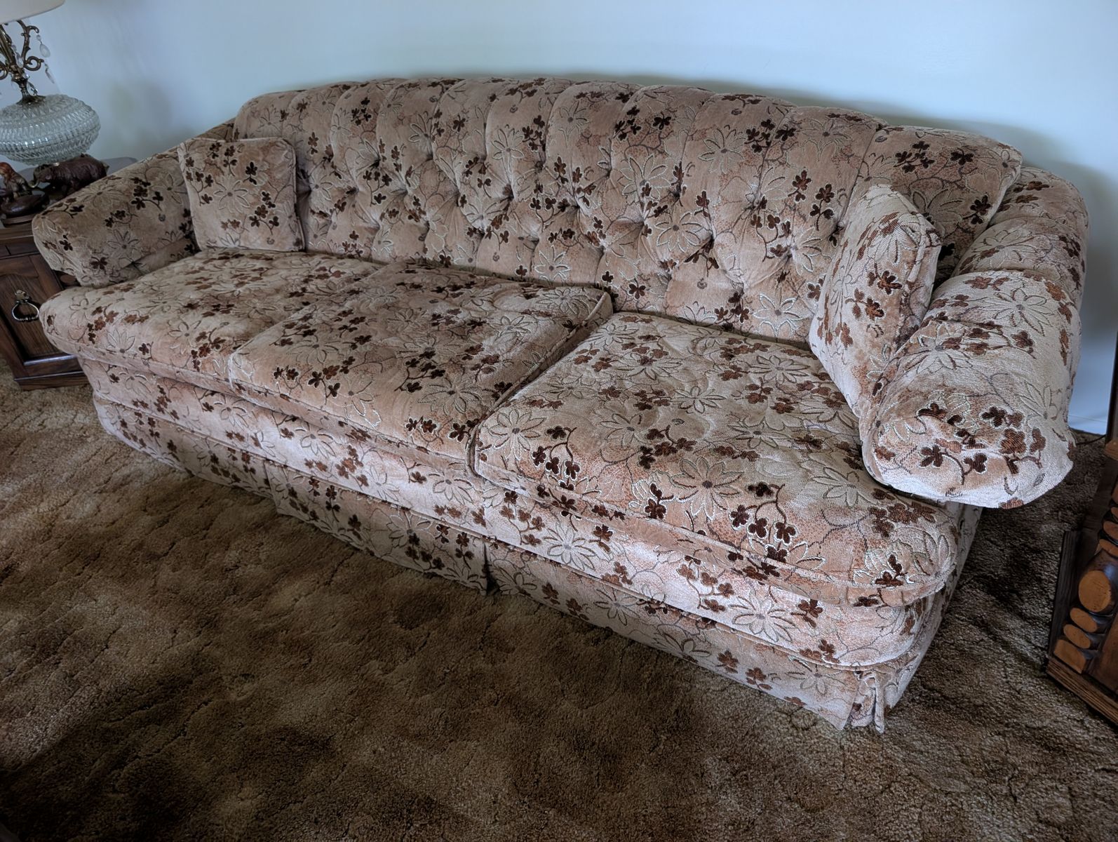 Pristine Retro Velvet Floral Sofa – Smoke/Pet Free 