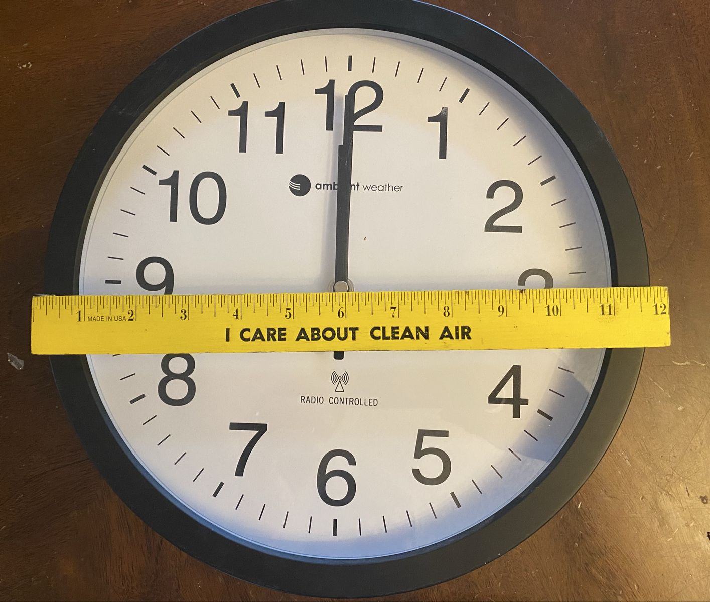 Multiple atomic clocks: Sharp, SkyScan Wall Clocks -