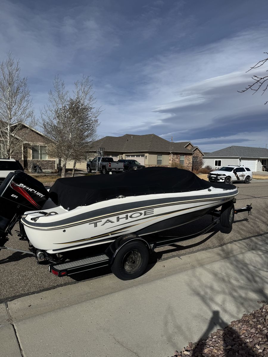 2007 19 foot Tahoe basstracker