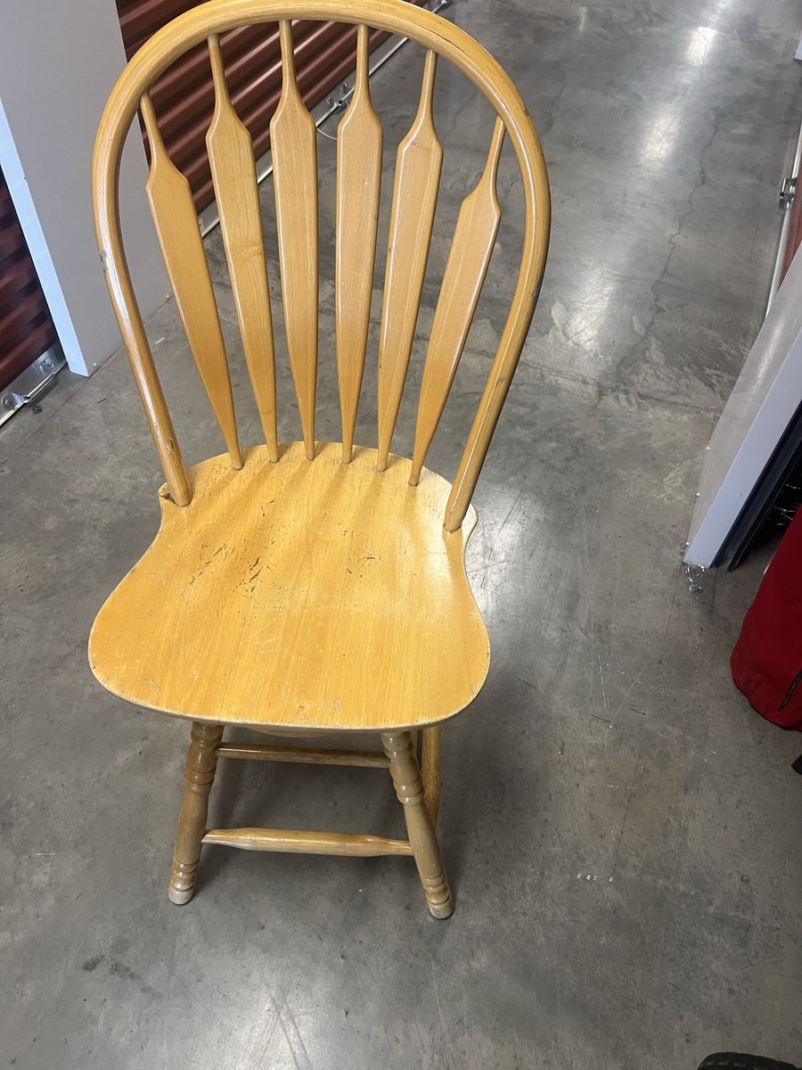 SWIVEL CHAIR