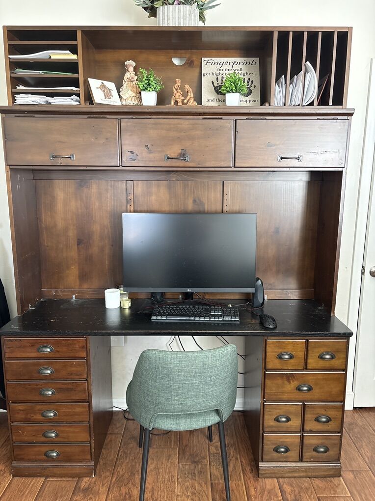 Desk And Hutch