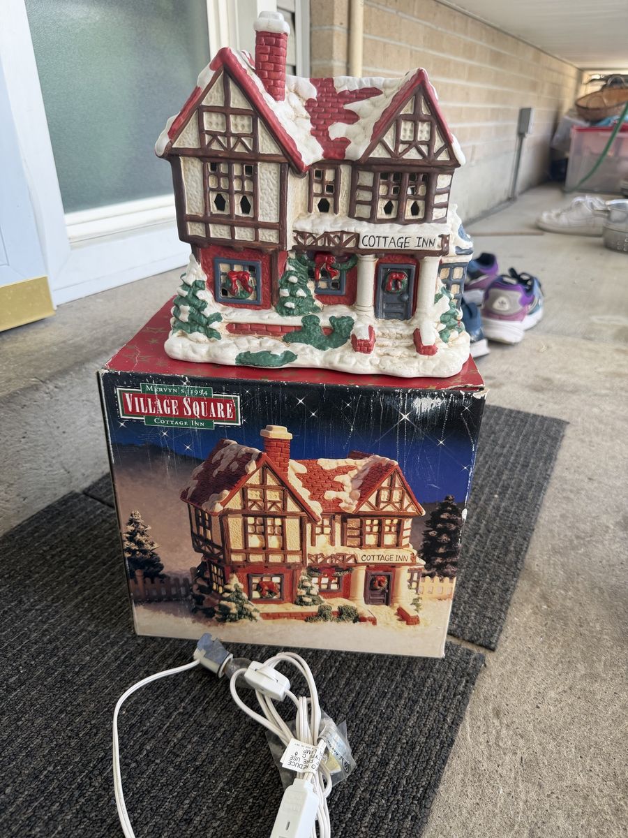 Mervyn's 1994 Village Square Cottage Inn Lighted Christmas Village House