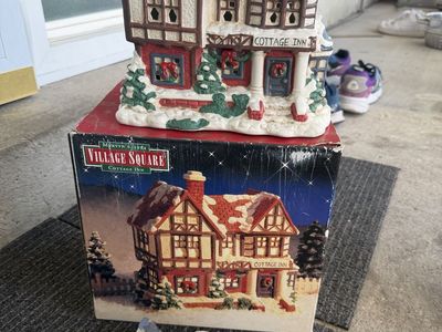 Mervyn's 1994 Village Square Cottage Inn Lighted Christmas Village House