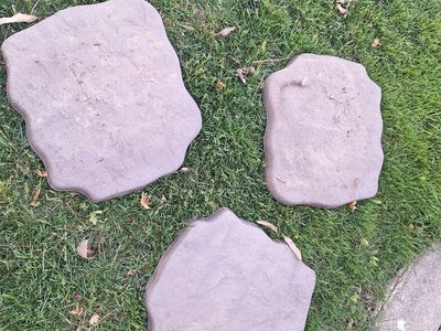 Sturdy Plastic Stepping stones Decorative Garden pieces Lot of 3 Stone shaped