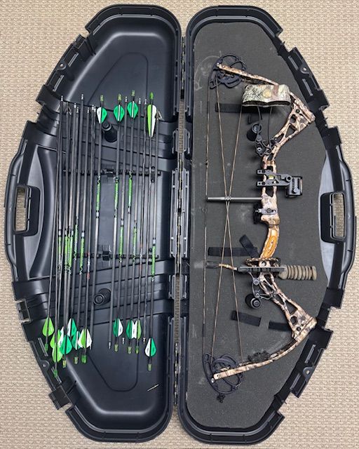 Elite Archery GT500 Bow – Includes 18 Arrows, Quiver, Case, Sight, Etc.