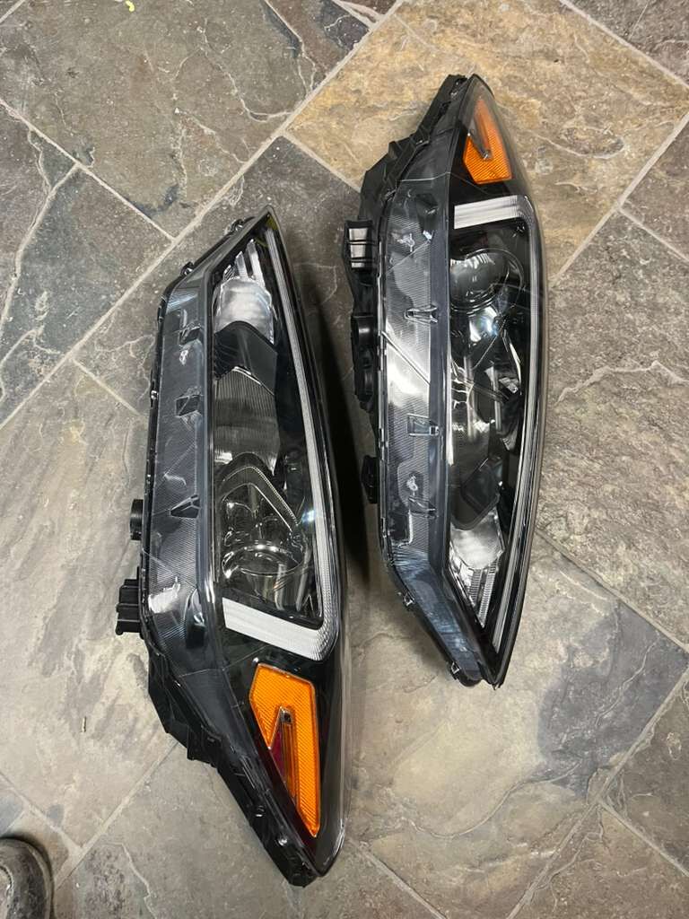 HYUNDAI TUCSON HEADLIGHT RIGHT AND LEFT 2016 2017 2018 HALOGEN