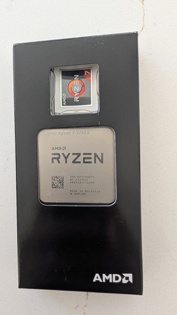 AMD Ryzen 7 3700X 8-Core Processor + Wraith Prism RGB Cooler