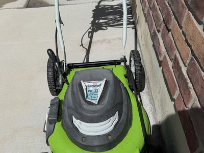 Electric lawn mower