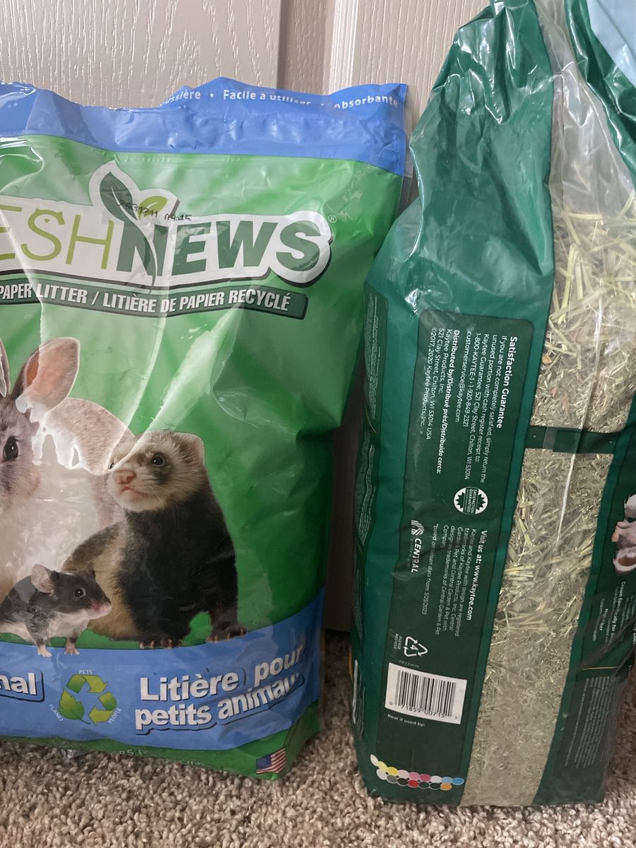 Fresh News Recycled Paper Litter & Kaytee Timothy Hay Bundle for Small Animals