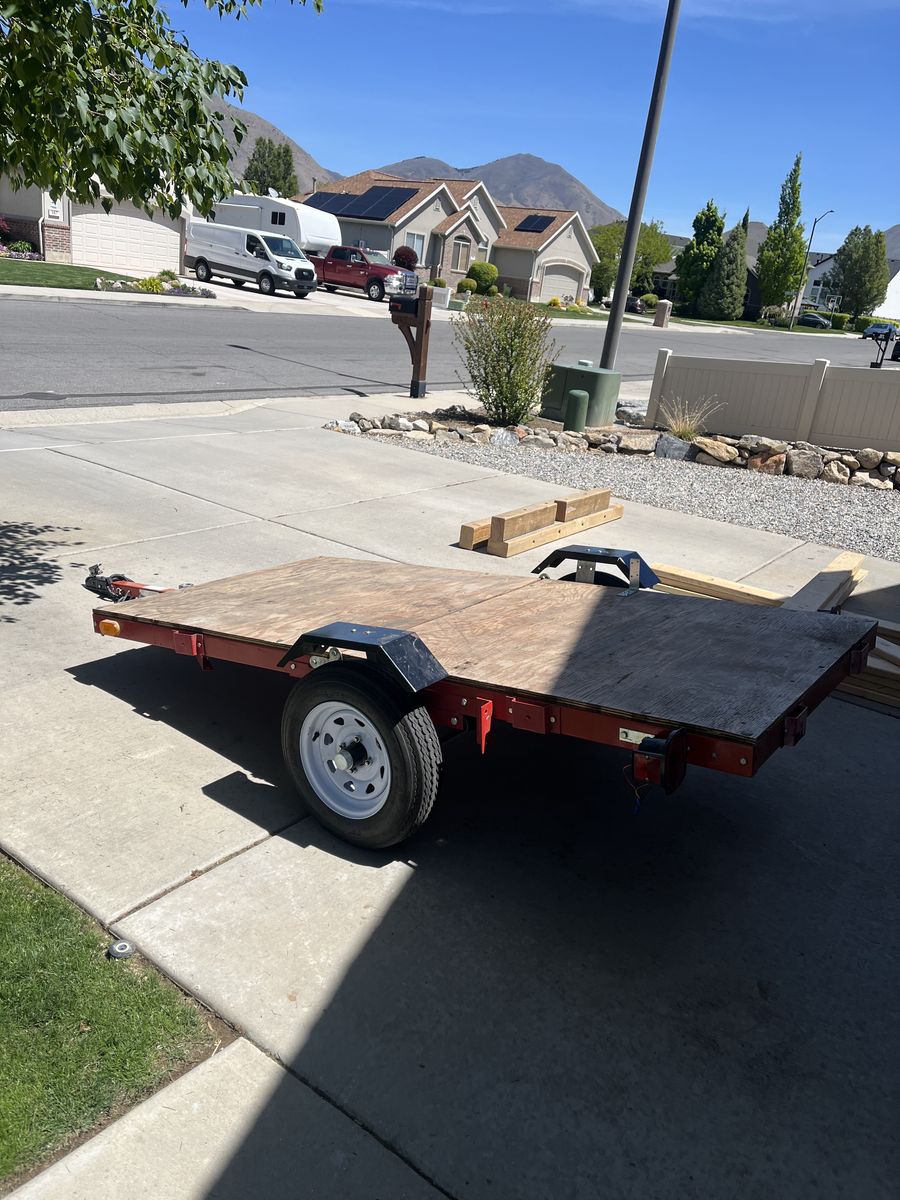 Folding tilt bed trailer 4x8 utility. Please read item description