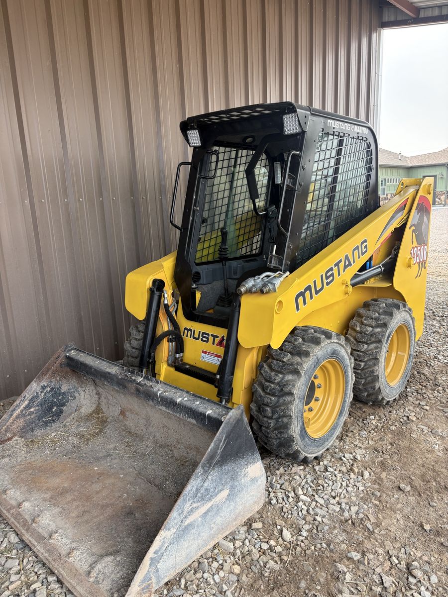 2022 Mustang 1350R Skid Steer Loader with Bucket Attachment - Compact & Powerful