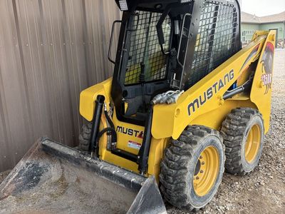 2022 Mustang 1350R Skid Steer Loader with Bucket Attachment - Compact & Powerful