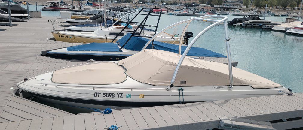 1999 Monterey Montura 19.5' Ski/Wakeboard Boat with Tower Storage & Extras