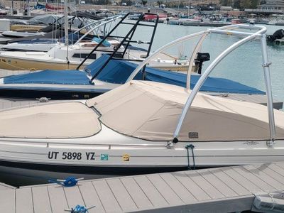 1999 Monterey Montura 19.5' Ski/Wakeboard Boat with Tower Storage & Extras