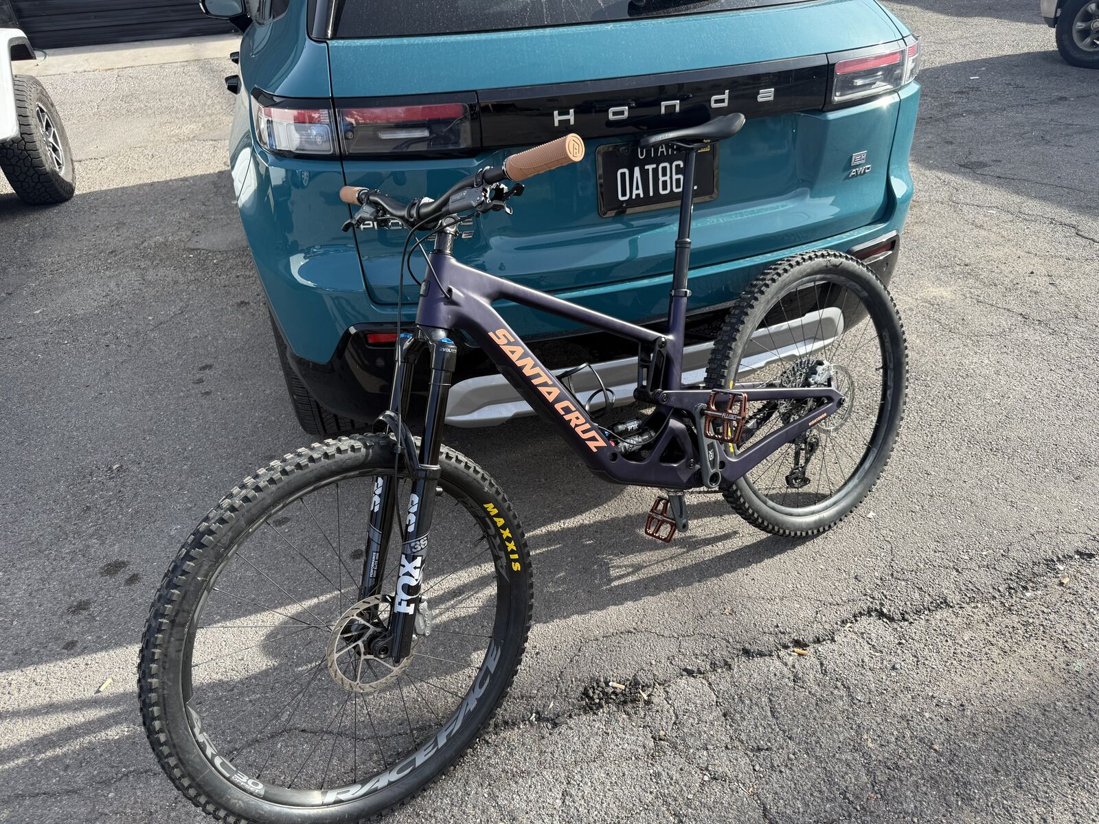 2025 Santa Cruz Hightower 4 GX AXS Large L - Matte Purple Mountain Bike