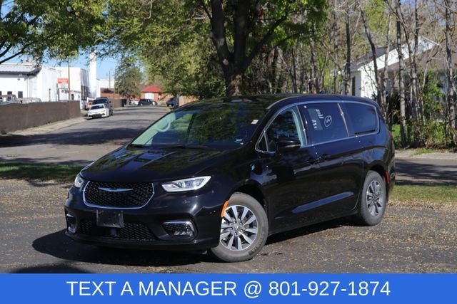 2024 Chrysler Pacifica Plug-In Hybrid Select