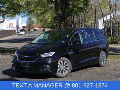 2024 Chrysler Pacifica Plug-In Hybrid Select