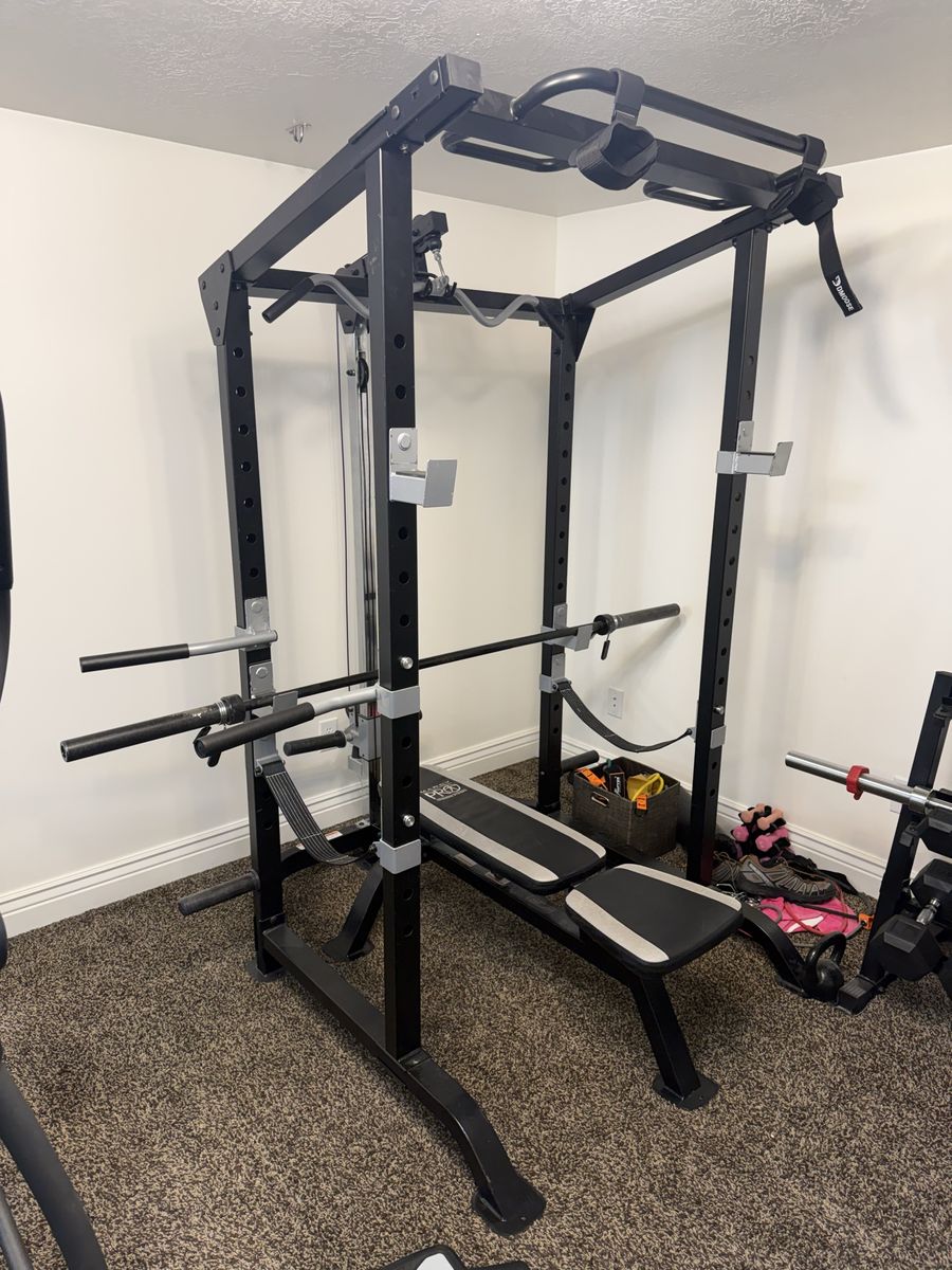 Weight cage with pulley system