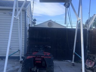 ENGINE HOIST