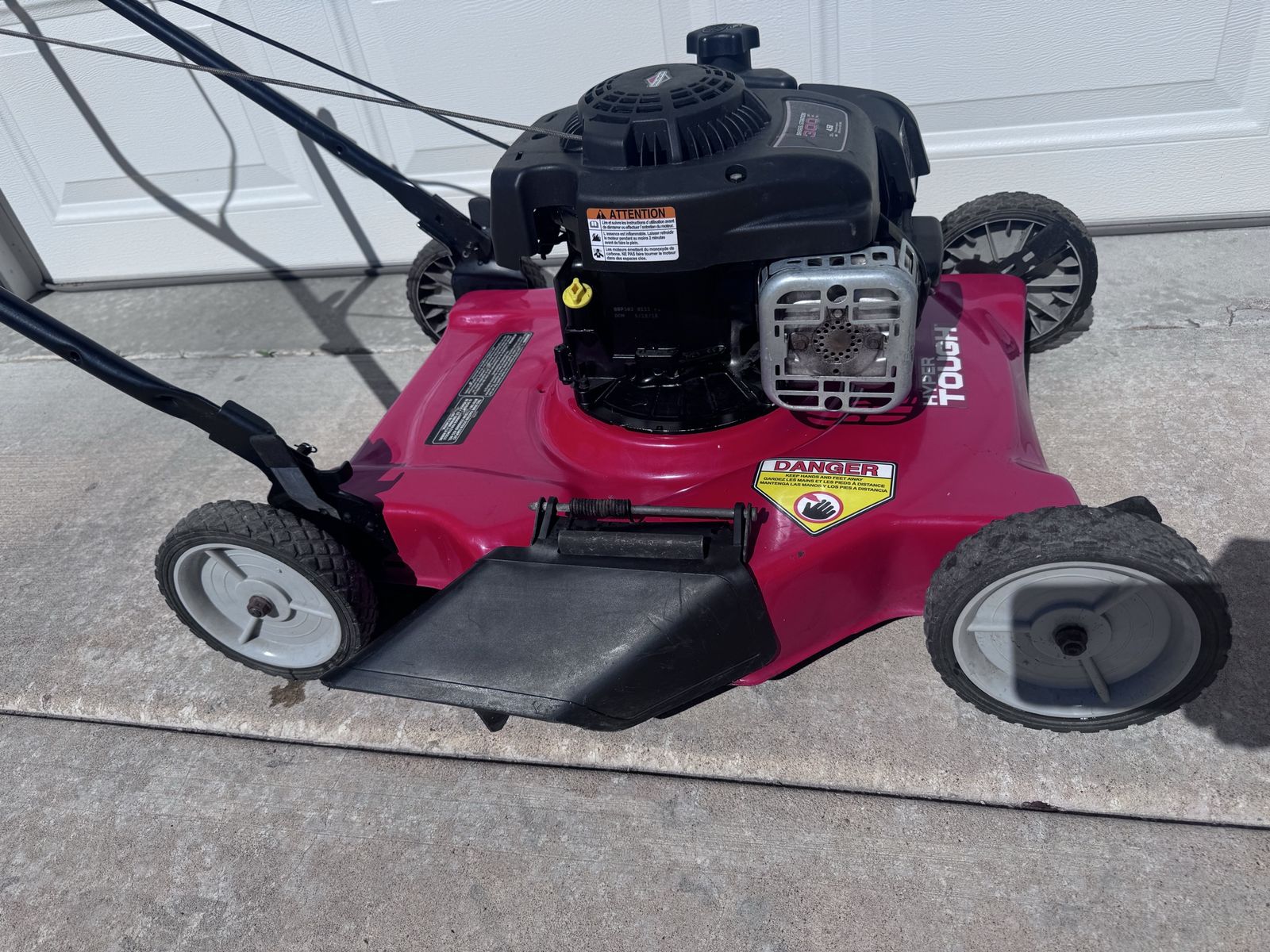 Push lawnmower with wheel adjusters