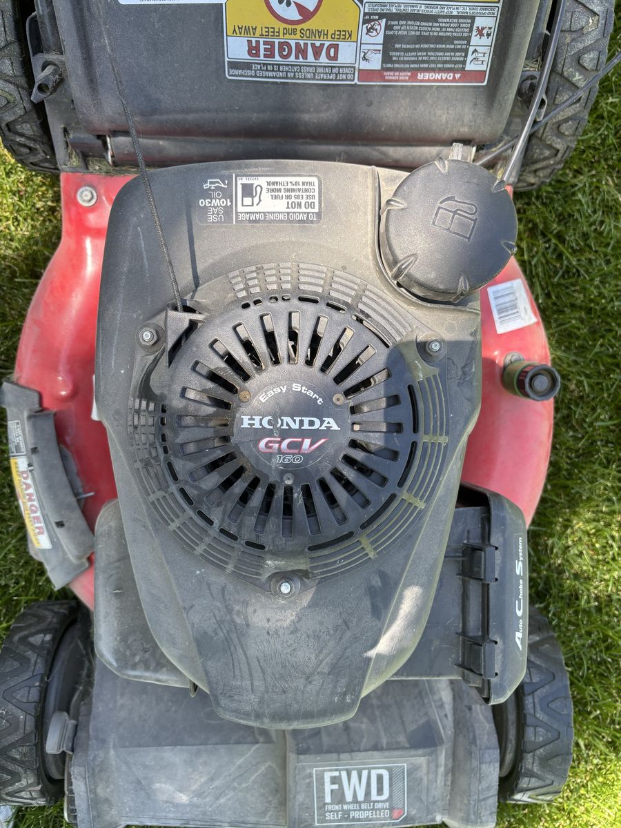 Craftsman M215 FWD Self-Propelled Gas Lawn Mower with Honda GCV160 Engine