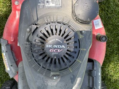 Craftsman M215 FWD Self-Propelled Gas Lawn Mower with Honda GCV160 Engine