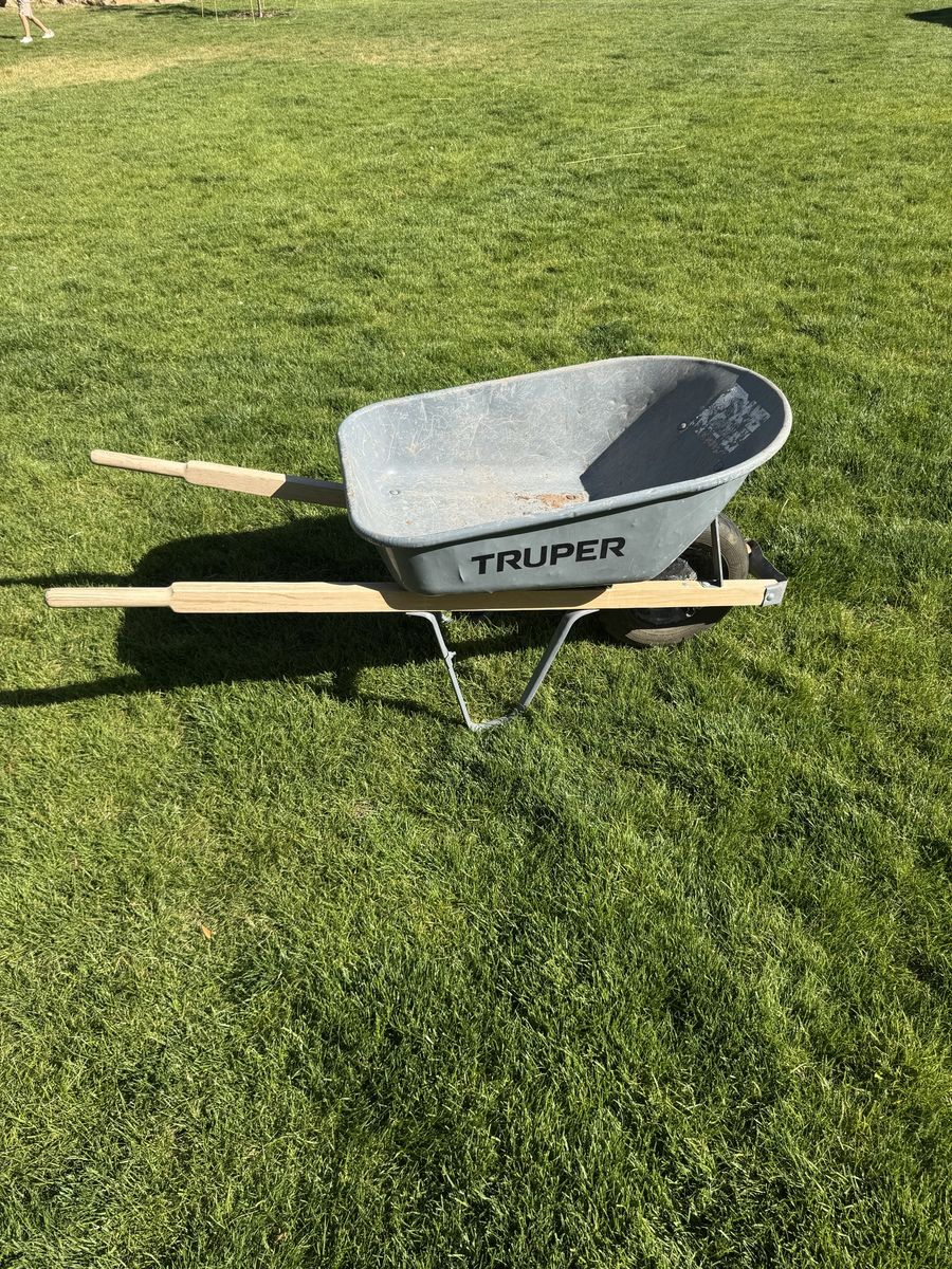 Truper Gray Steel Tray Wheelbarrow