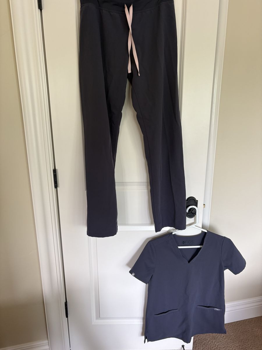 FIGS Scrub Cleanout - Women's XS Tops / Small Bottoms - Excellent Condition