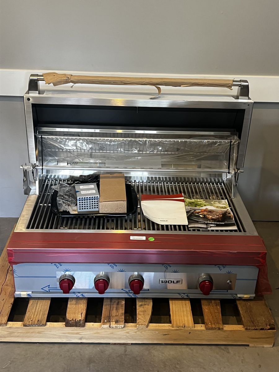 Wolf 42" Built-In Outdoor Gas Grill (OG42) & Matching 42" Access Doors Set - BRAND NEW ON PALLET