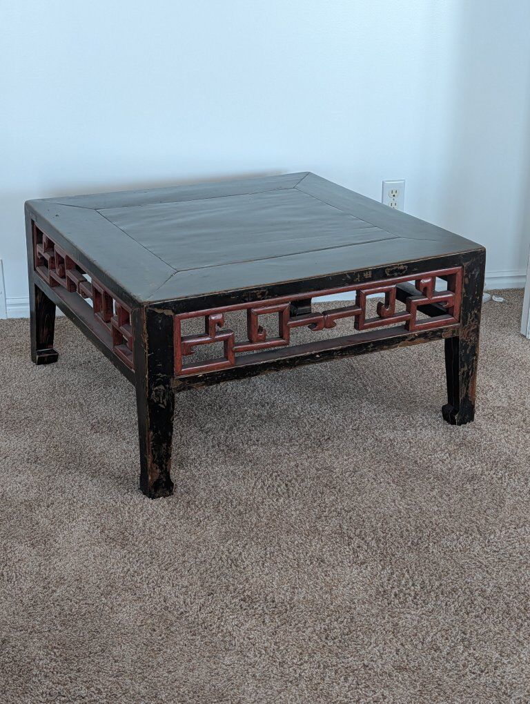 Vintage Chinese black lacquered coffee table