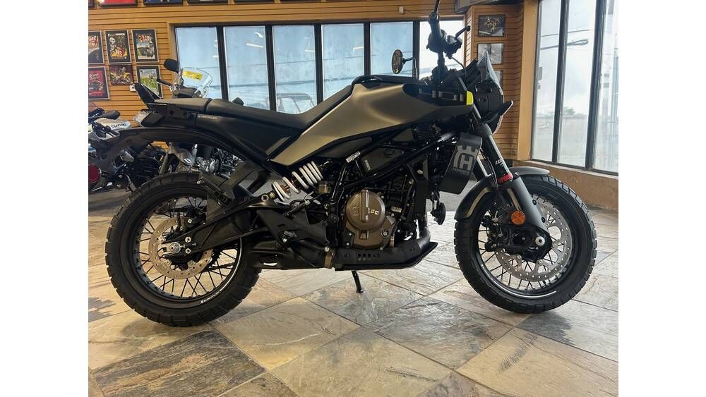 2024 Husqvarna Motorcycles SVARTPILEN 401