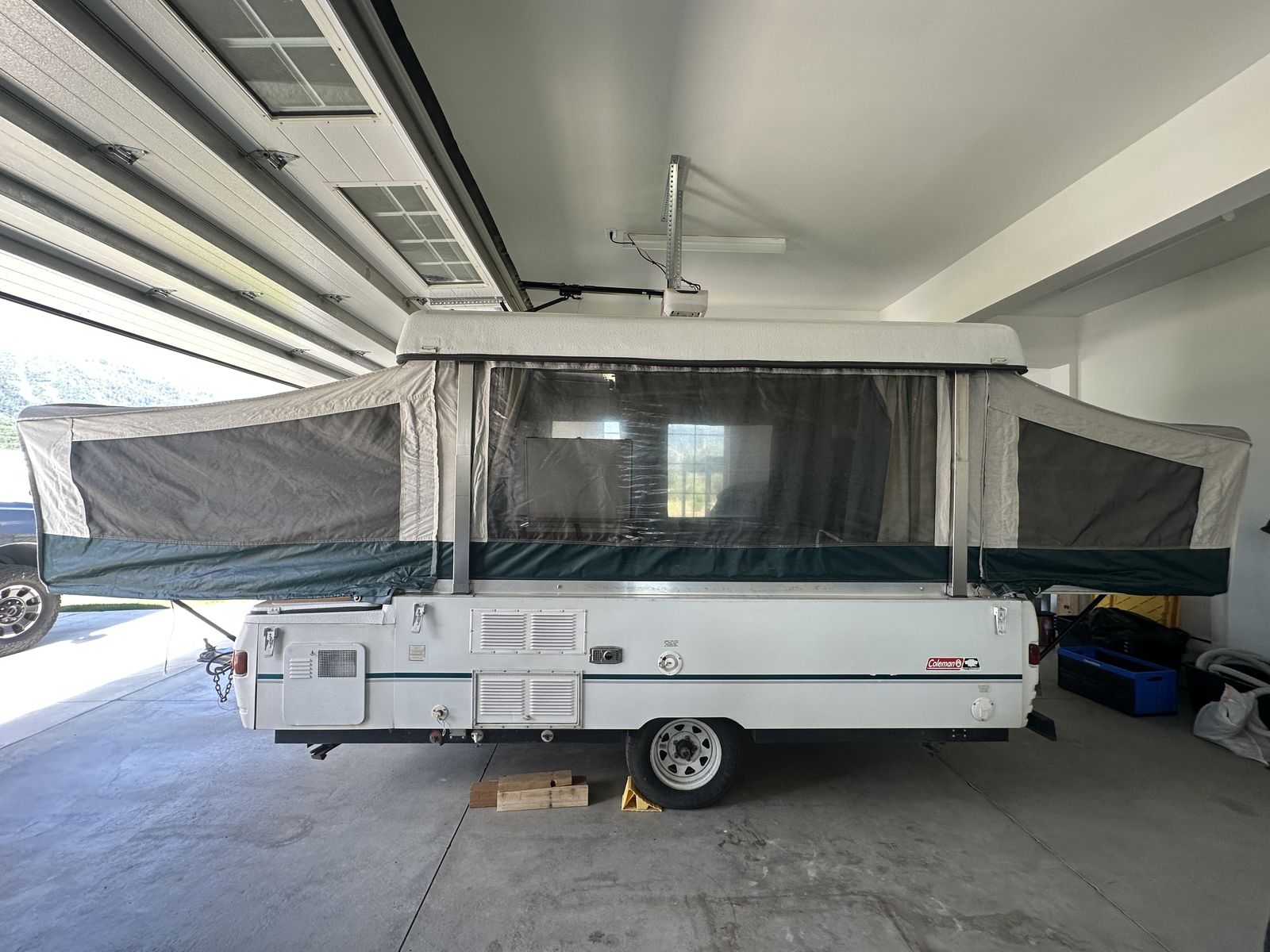 (Super Clean) 1998 Coleman Fleetwood Cheyenne Tent Trailer