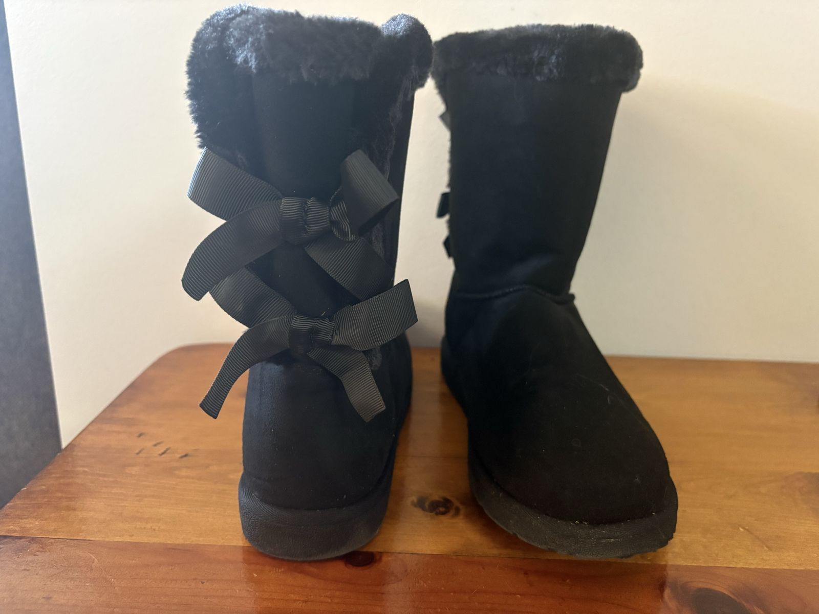 Jessica Cline Elloree Black Suede Faux Fur Back-Bow Boots Size 8.5M