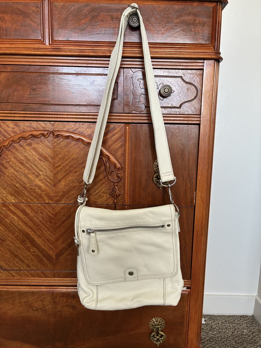 Fossil Genuine Leather Crossbody Bag Adjustable Strap Satchel Purse in Cream