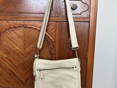Fossil Genuine Leather Crossbody Bag Adjustable Strap Satchel Purse in Cream