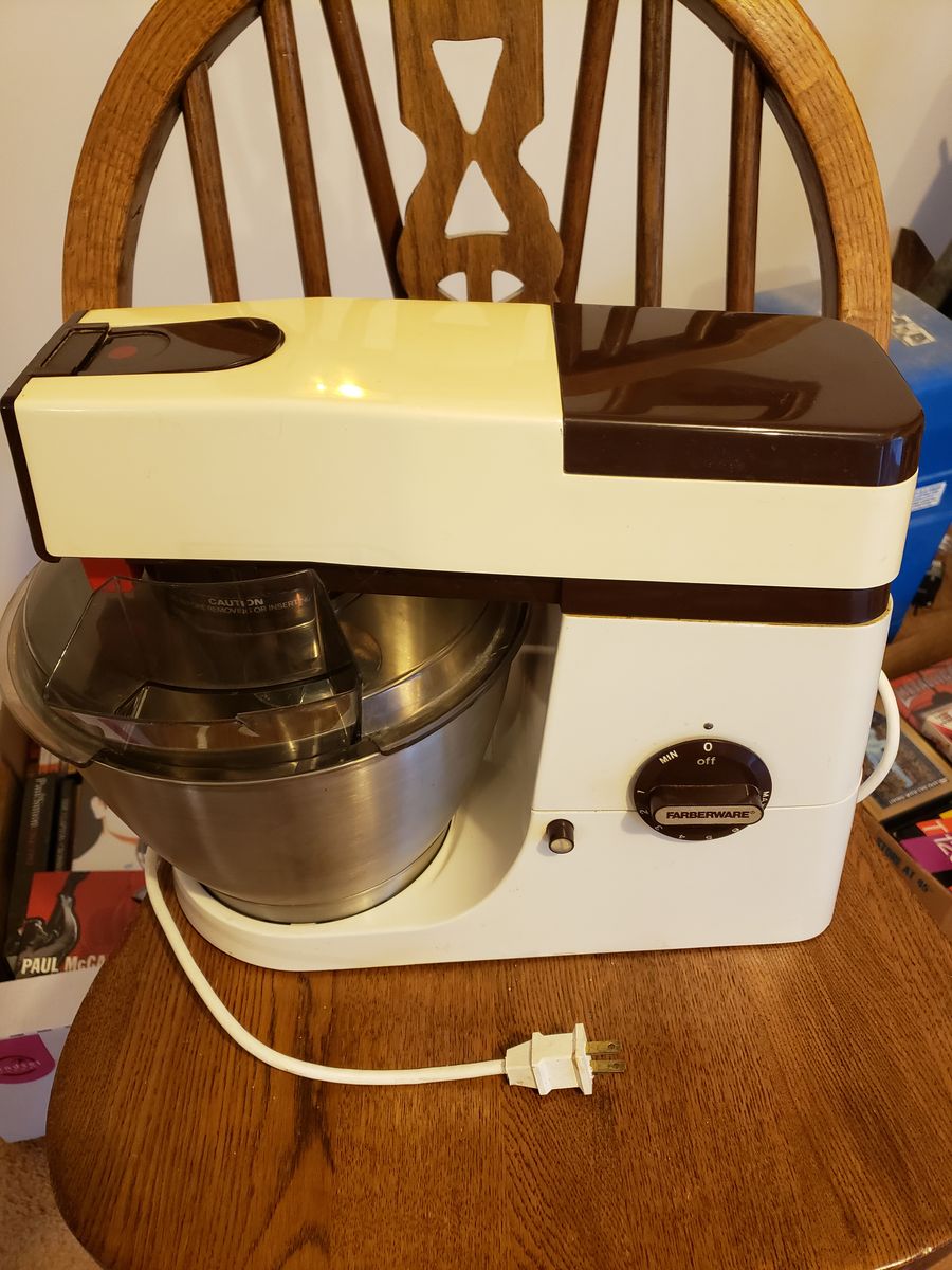 Farberware 391 mixer with slicer/shredder